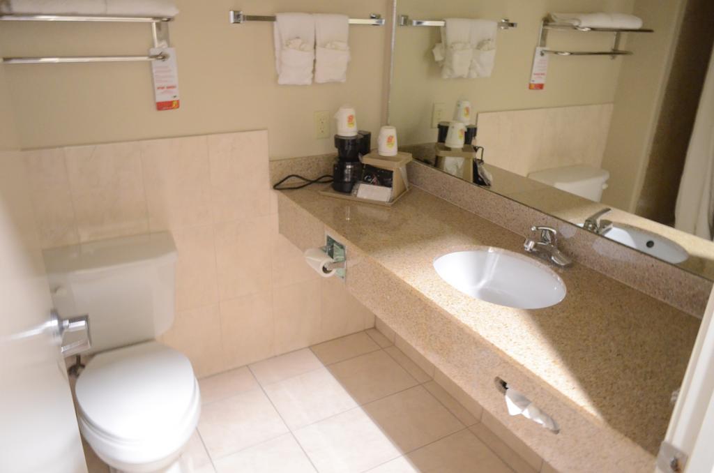 Super 8 By Wyndham Iah West/Greenspoint Aldine Luaran gambar